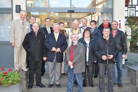 Gruppenfoto der Bad Hönninger SPD-Gruppe vor dem Willy-Brandt-Forum.