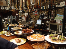 Pintxos in San Sebastian, Spanien (Quelle: Wikipedia)