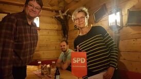 Jörg Honnef beglückwünscht Diana Göttes